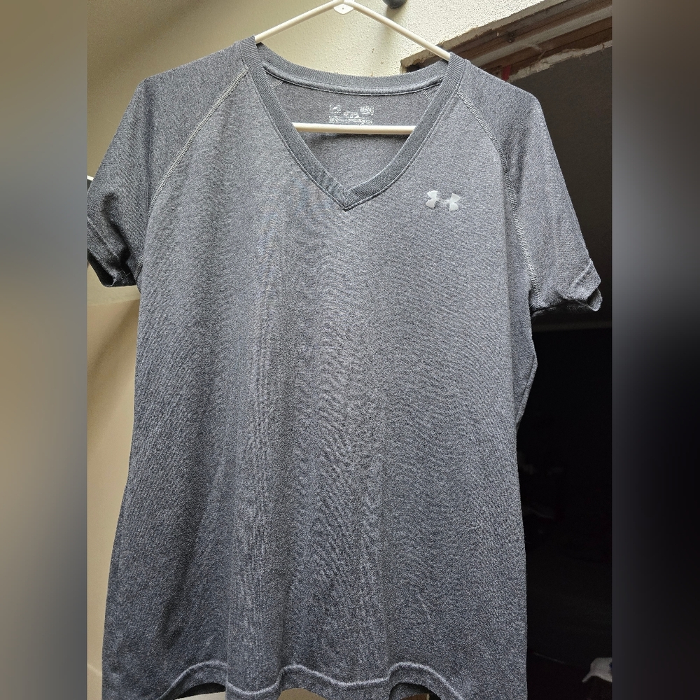 Under Armour Men's Gray V-Neck Shirt